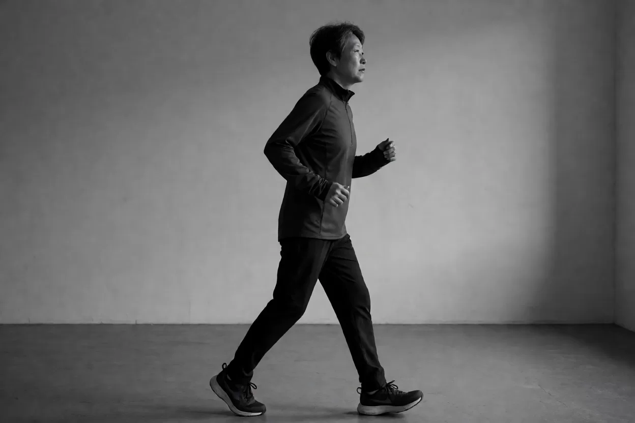 跑步后多久拉伸合适:瑜伽垫上放松髋部的动作